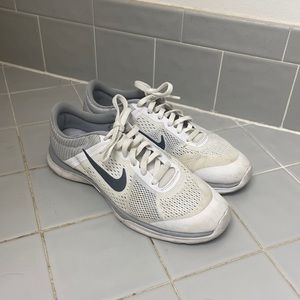 Nike Women's In-Season Tr 5 White/Dark Grey/Wlf Gry/Cl Gry Training Sho